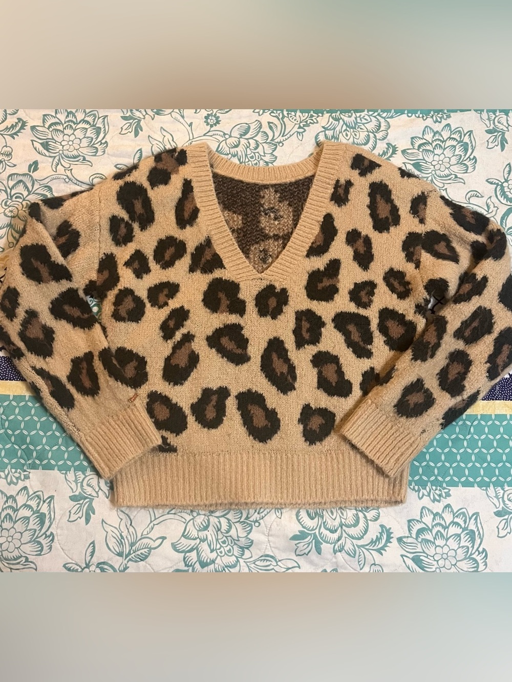 Victoria’s Secret PINK Leopard Cheetah Animal Print Fuzzy Sweater – Size Medium
